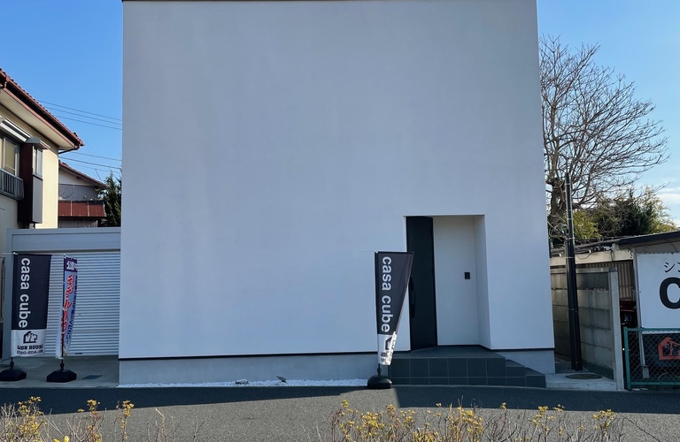 モダンで快適なキューブ型の家で新しいライフスタイルを実現！